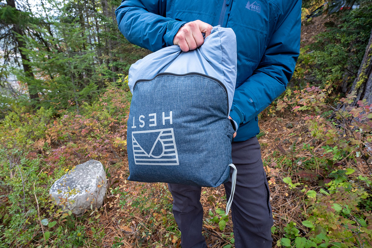 Camping pillow (unpacking HEST Pillow from stuff sack)